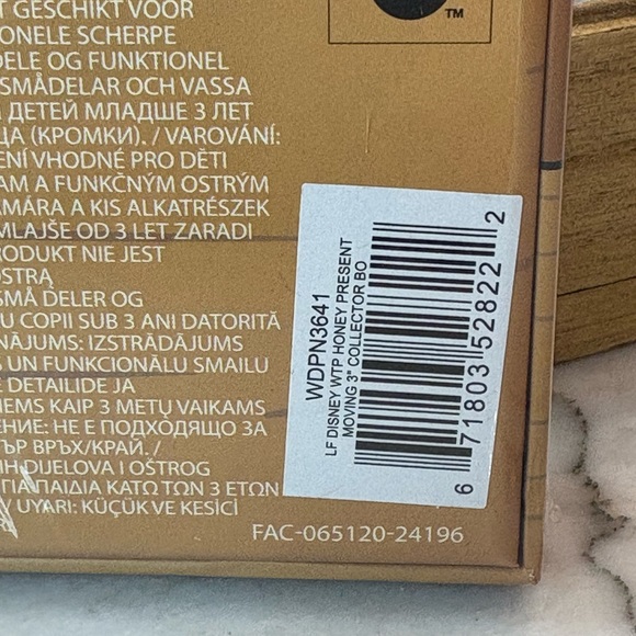 Christmas Disney Loungefly Winnie the Pooh Moving Enamel Pin Same Day Shipping - Picture 6 of 7